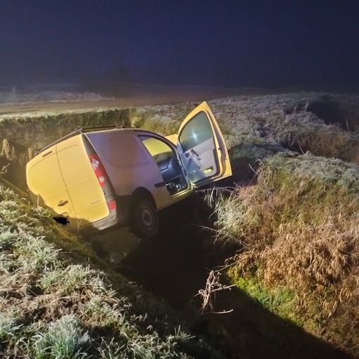 Rosasco: esce di strada con il furgone sulla provinciale 21, ferito un 54enne