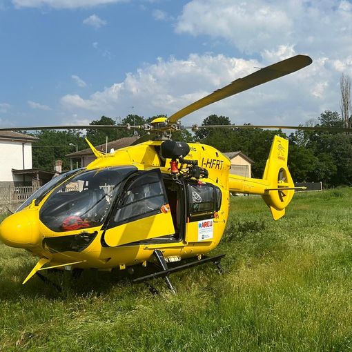 Dorno: cade da circa 2 metri di altezza mentre sta tinteggiando, 71enne trasportato in elicottero all'Humanitas
