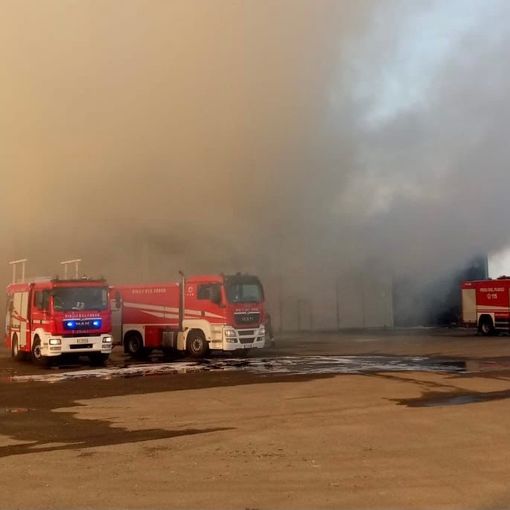 Casei Gerola: rogo divora capannone, sul posto diverse squadre dei Vigili del fuoco