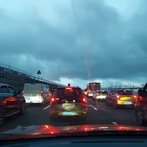 Liguria, d'inverno o d'estate non cambia nulla, l'autostrada è tutta una coda di auto