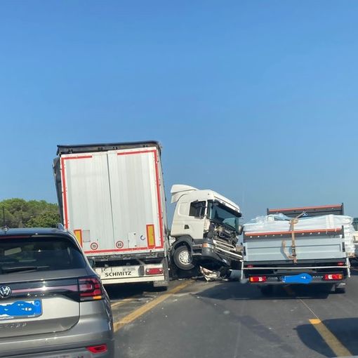 Le immagini dell'incidente sull'Autostrada dei Laghi