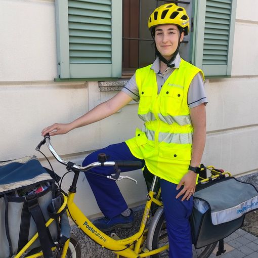 Giornata mondiale della bicicletta, consegne di lettere e pacchi in bici a Pavia