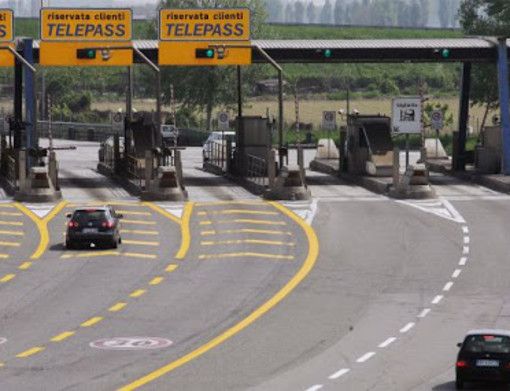 Riqualificazione delle pensiline, nottata di lavori e chiusure sull'Autostrada dei Laghi