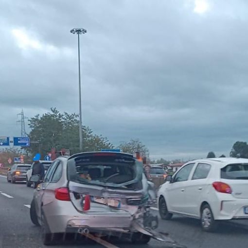 FOTO. Nottata e mattinata d'incidenti sull'Autostrada dei Laghi e sulla Pedemontana: chiuso sulla A8 il tratto tra l'allacciamento con la A36 e Origgio. Otto chilometri di coda da Solbiate Arno