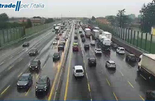 Le code di questa mattina sull'Autostrada dei Laghi dalle immagini della webcam di Autostrade