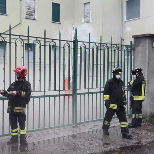 Pavia: perdita di azoto liquido in un cortile, sul posto i Vigili del fuoco