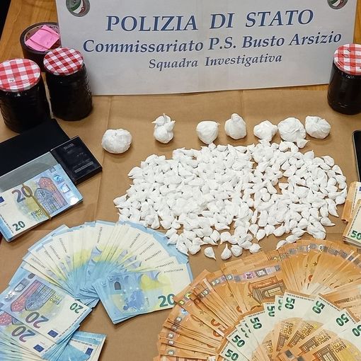 Aveva in casa quasi 500 dosi di cocaina, la polizia di Busto arresta uno spacciatore incensurato