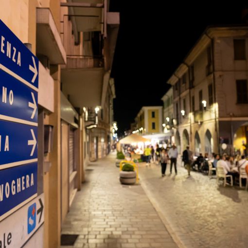 Torna “Broni by Night”: musica, street food e bancarelle ogni mercoledì in via Emilia e via Togni