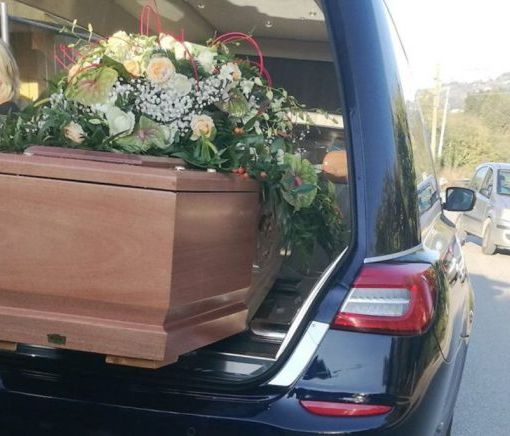 Carro funebre multato durante un funerale nel Novarese
