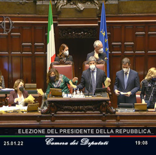 Quirinale, anche la seconda votazione va in bianco. Aumentano i voti &quot;di bandiera&quot; per Bossi e Giorgetti