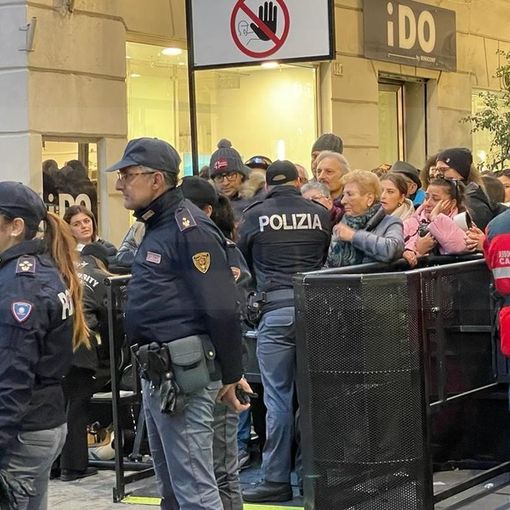 Sanremo: troppe persone all'interno della zona rossa in centro, chiusi i varchi e attimi di tensione