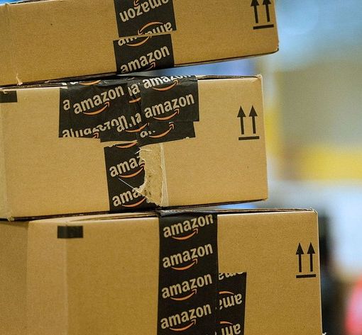 Amazon cerca fornitori di beni e servizi per il centro di Novara