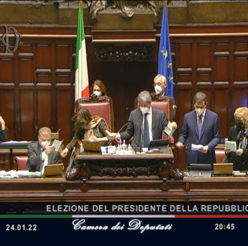 Quirinale, una valanga di schede bianche. Voti per Bossi, Giorgetti, Cartabia e Fagioli