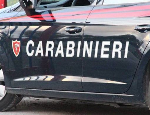 Pavia, prelevano al bancomat con una carta rubata: identificati e denunciati. Uno dei due è minorenne