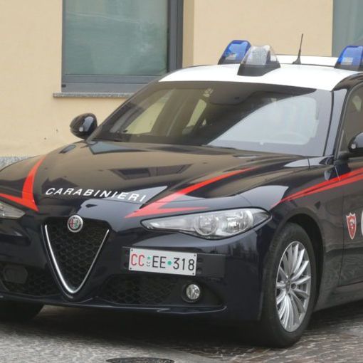 Saronno: minaccia di buttarsi dal cavalcavia, 16enne salvata dai carabinieri