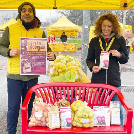 Violenza sulle donne, due quintali e mezzo raccolti con la “spesa sospesa” al mercato Coldiretti
