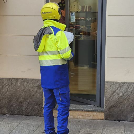 Poste Italiane: crescono i pacchi consegnati in provincia di Pavia