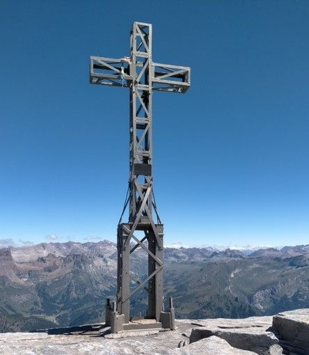 ''Togliere le croci dalle vette? Una falsa notizia''
