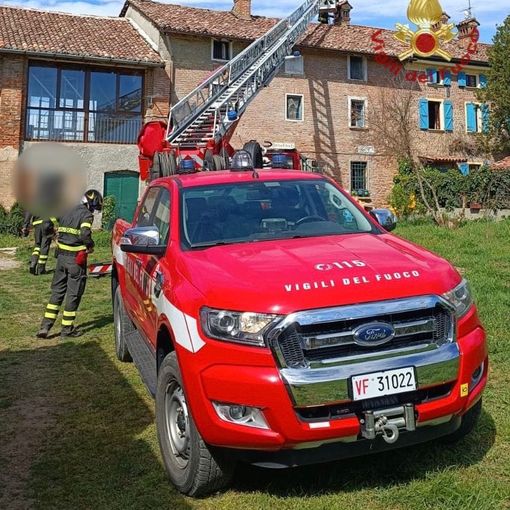 Monticelli Pavese: incendio in un camino, i Vigili del fuoco limitano i danni al tetto