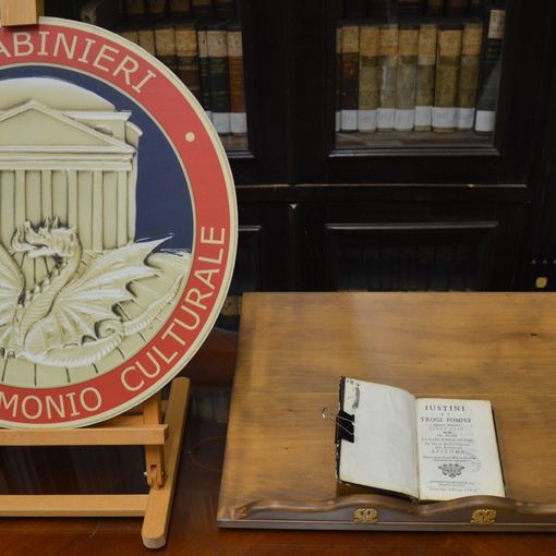 I carabinieri restituiscono libro del Settecento alla Teuliè di Milano