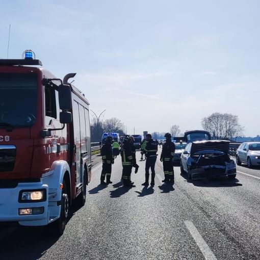 Scontro tra auto e furgone sull'autostrada A7, soccorsi 3 uomini