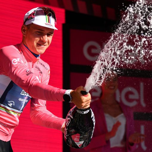 BuonGiro. È già King Remco, incoronato prima maglia rosa: Evenepoel vola sula Costa dei Trabocchi