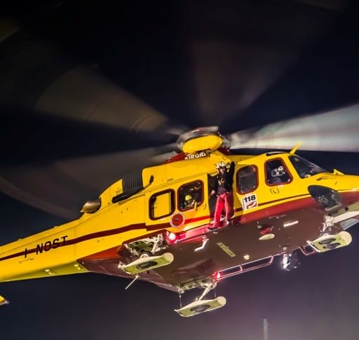 Vigevano: accusa un malore in strada Roggia Nuova, 59enne trasportato in elicottero al San Matteo