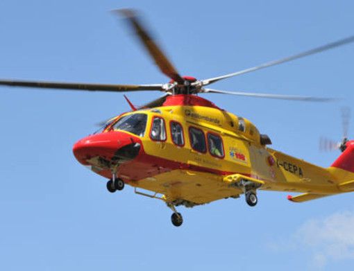 Vigevano: accusa un malore in piscina, 15enne elitrasportato in ospedale