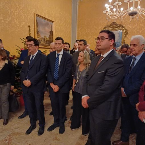 Pavia: tradizionale scambio di auguri natalizi nel segno della solidarietà a Palazzo Malaspina
