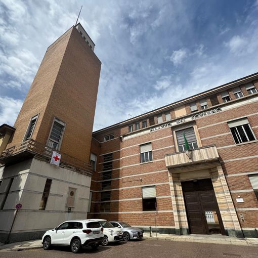 Pavia, consegnata in prefettura la bandiera storica della Croce Rossa Italiana