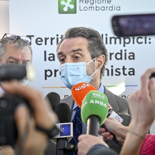 La Lombardia ancora in zona gialla. Fontana: «Semplificare le quarantene per scuole e cittadini»