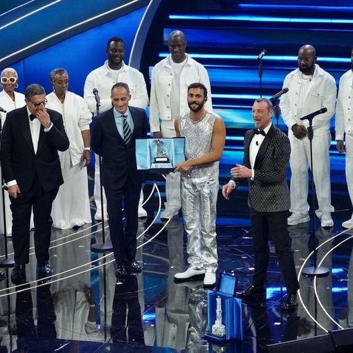 Marco Mengoni prende tutto e vince la serata Cover del 73° Festival di Sanremo