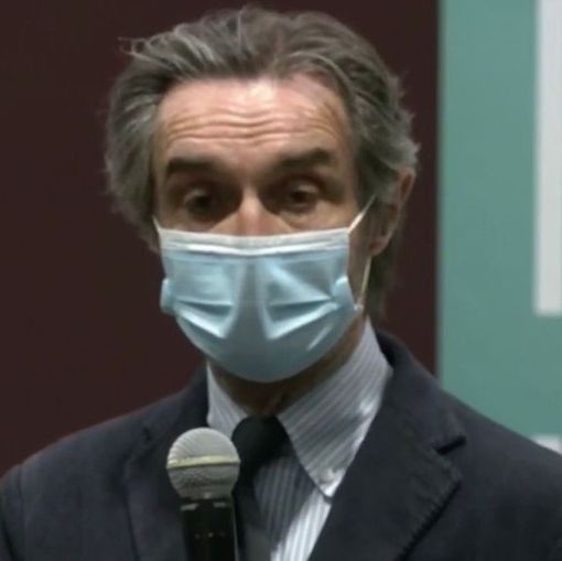 Fontana: «Chiesto scusa più volte ai cittadini per i disagi, ma i numeri delle vaccinazioni sono significativi»