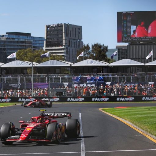 Super Ferrari in Australia! È doppietta con Sainz e Leclerc