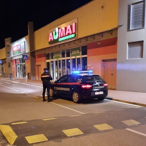 Voghera: rapina un supermercato ma viene bloccato dai carabinieri dopo la fuga in auto, in manette un 35enne