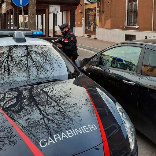 Voghera: consumano bevande al tavolino di un bar, sanzionati due clienti e il titolare