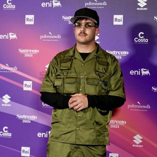 Geolier in testa alla classifica di Sanremo 2024: &quot;Ho fatto quello che volevo fare, portare il napoletano all'Ariston&quot;