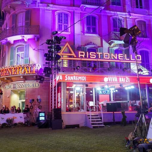 Il glass &quot;Aristonello&quot; che ospiterà Fiorello con il suo &quot;Viva Rai2!&quot; fuori dall'Ariston