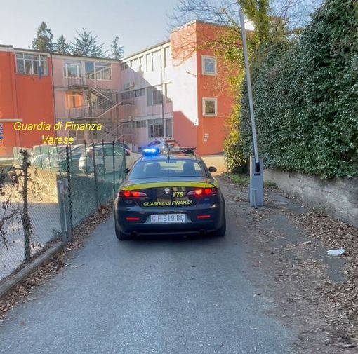 Insegnava da 21 anni con una laurea falsa da 110 e lode. Denunciata per truffa e sequestrati 350 mila euro tra contanti e beni accumulati