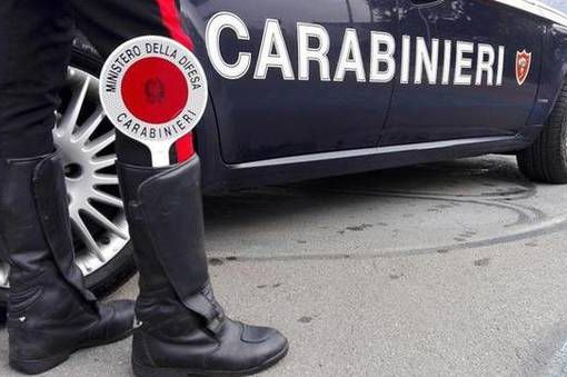 Cadavere carbonizzato trovato da tre giovani in un'area dismessa a fianco dell'Autolaghi