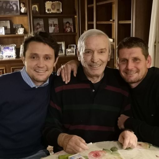 Gigi Riva con i suoi due figli