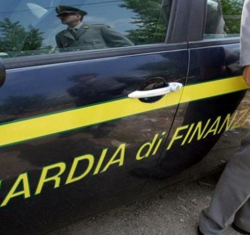 Bilanci e documenti falsi per garantirsi finanziamenti dallo Stato per oltre 5 milioni di euro: in manette quattro persone