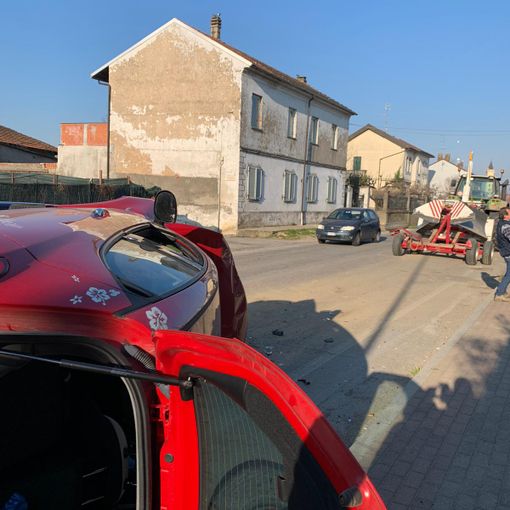 Palestro: scontro tra auto e  trattore, ferito un 22enne