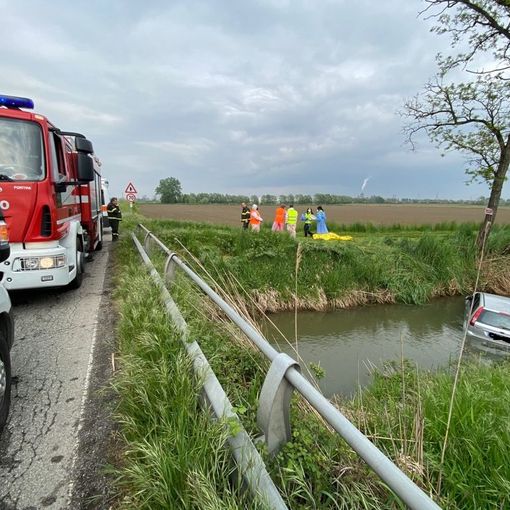 Castello d'Agogna: finisce con l'auto in un fosso sulla ex statale 494, perde la vita un 82enne