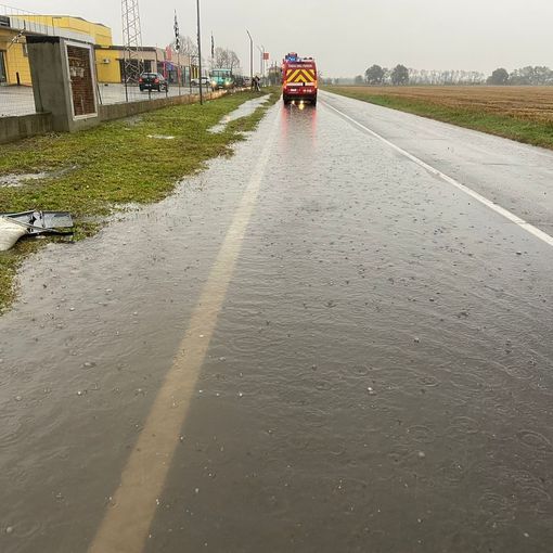 Mede-Lomello strada allagata per le forti piogge