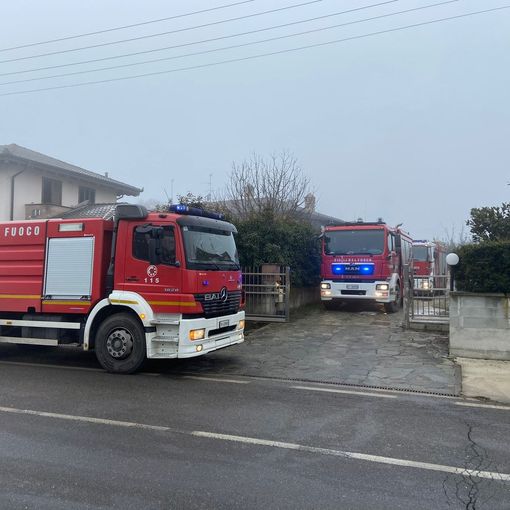 Torre Beretti: fiamme in una casa di strada per Sartirana, lievemente intossicati i proprietari