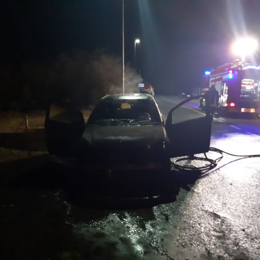 Tromello: fiamme su un'auto in via Delcroix