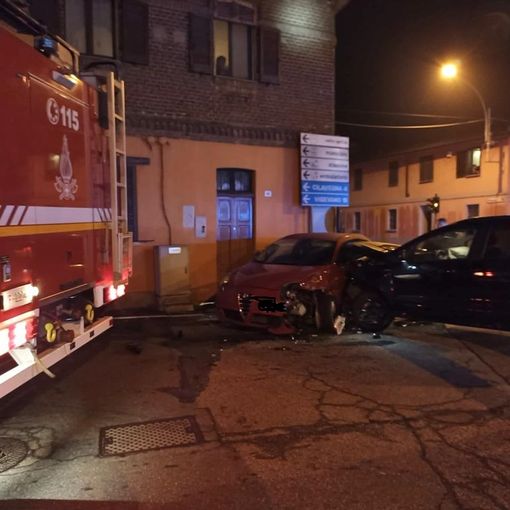 Albonese: scontro tra auto in via Grocco, ferite due persone