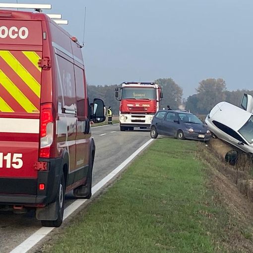 Torre Beretti: scontro tra auto sulla provinciale, coinvolte 7 persone
