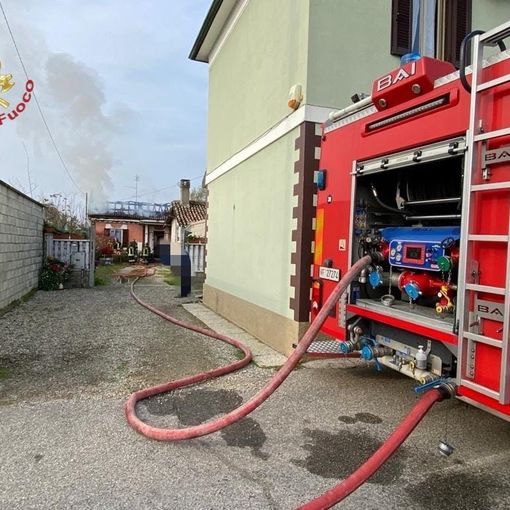 Nicorvo: villetta divorata dalle fiamme, danni ingenti